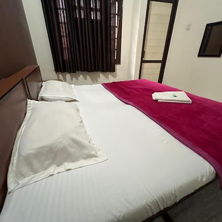 Raja Guest House -- Jalandhar Railway Station -- For Family, Couples, Travellers Екстериор снимка