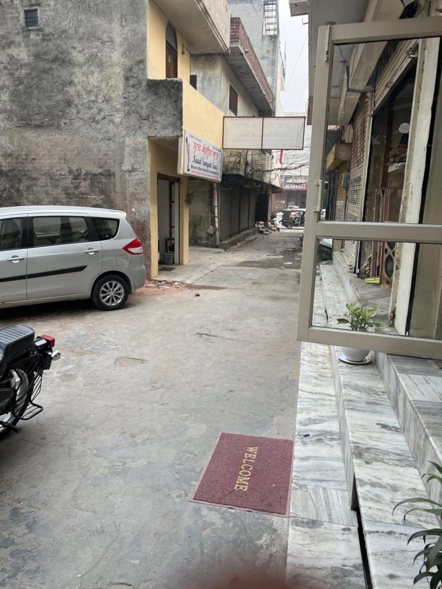 Raja Guest House -- Jalandhar Railway Station -- For Family, Couples, Travellers Екстериор снимка