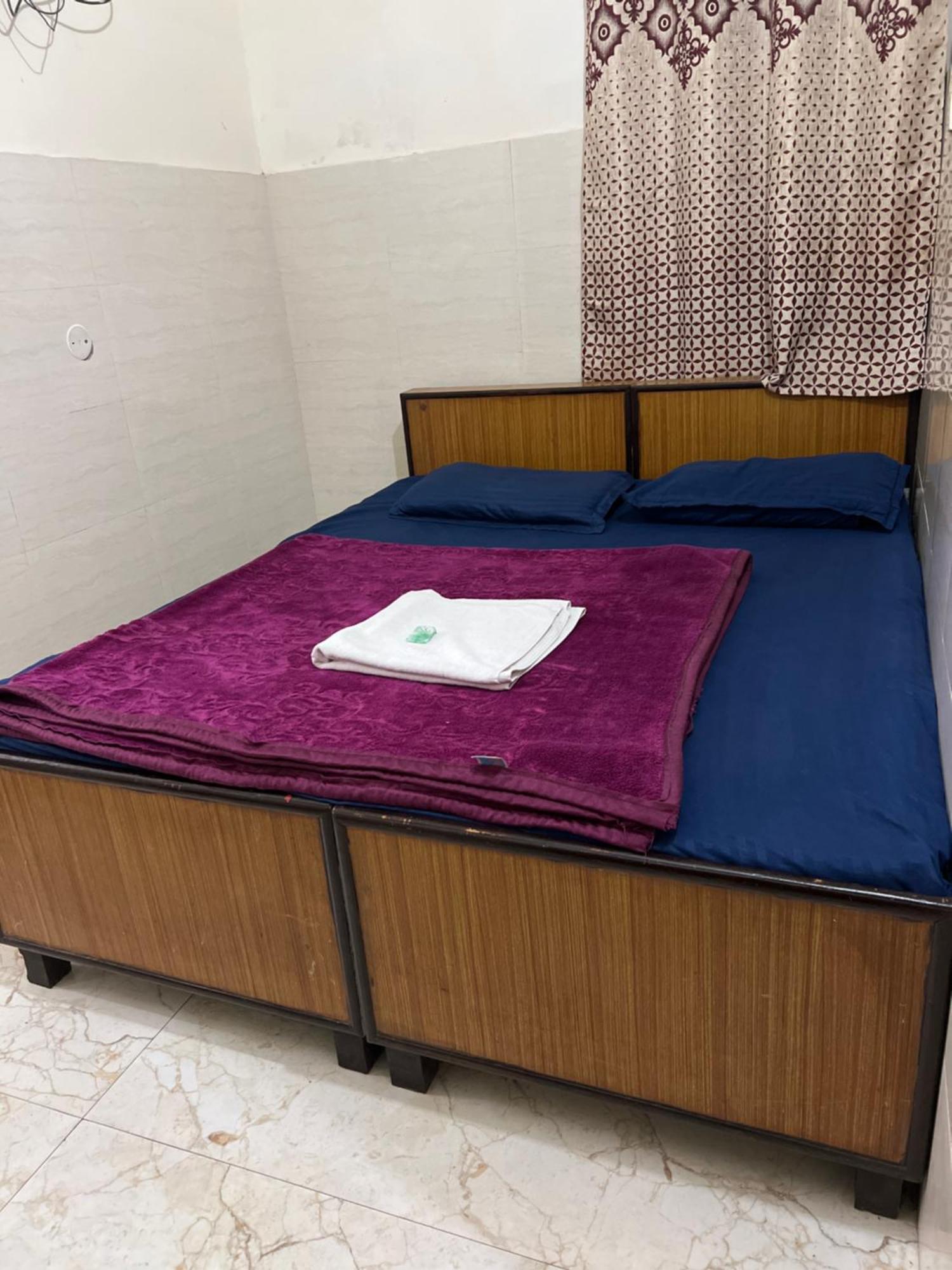 Raja Guest House -- Jalandhar Railway Station -- For Family, Couples, Travellers Екстериор снимка