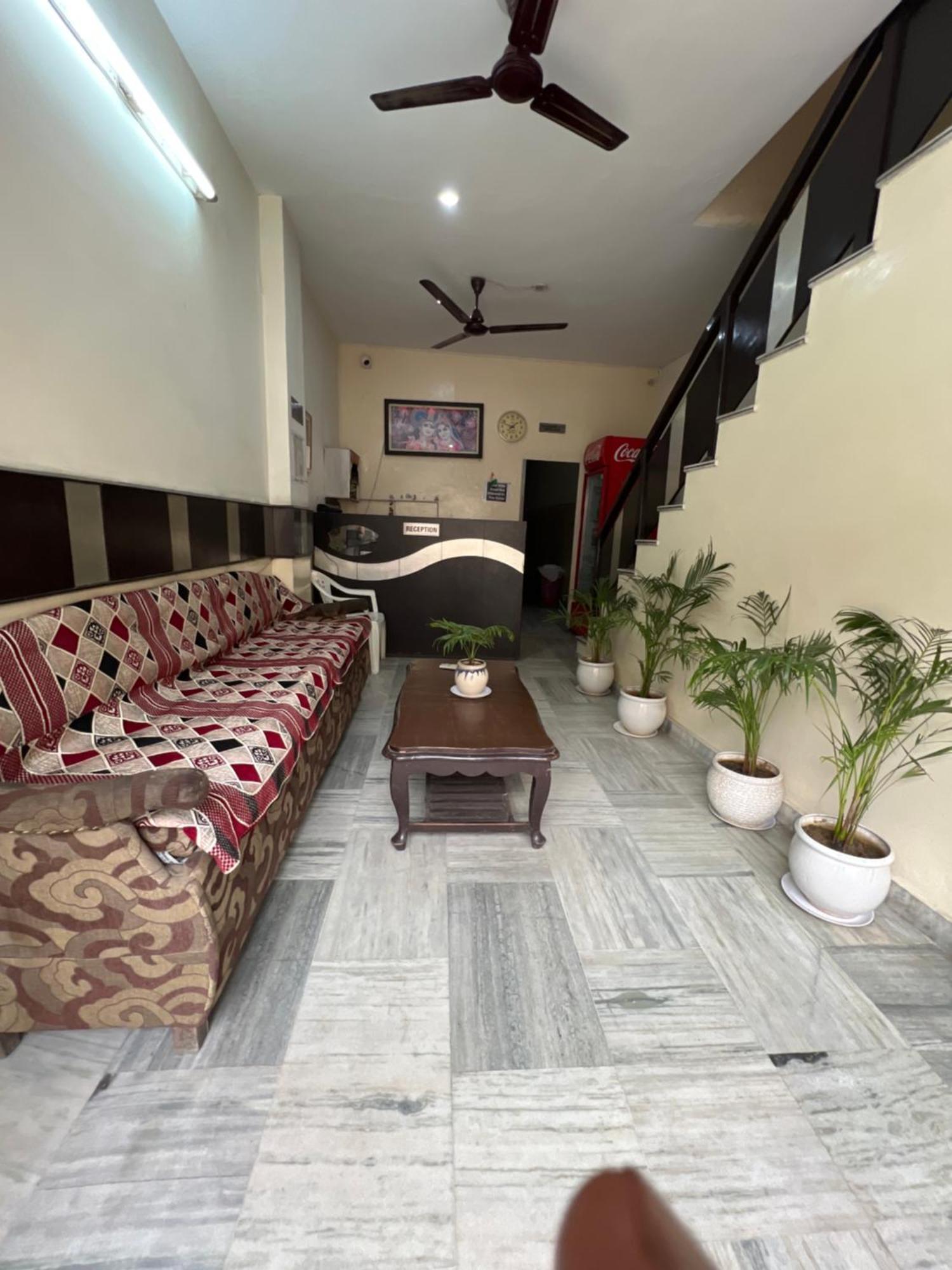 Raja Guest House -- Jalandhar Railway Station -- For Family, Couples, Travellers Екстериор снимка