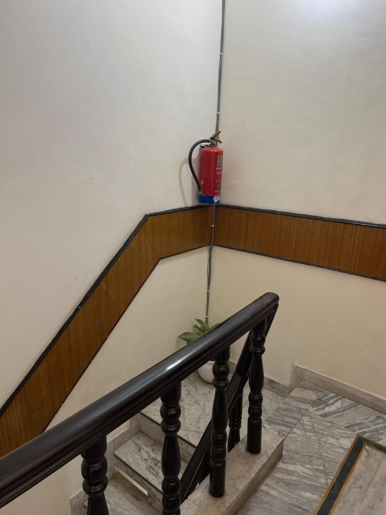 Raja Guest House -- Jalandhar Railway Station -- For Family, Couples, Travellers Екстериор снимка