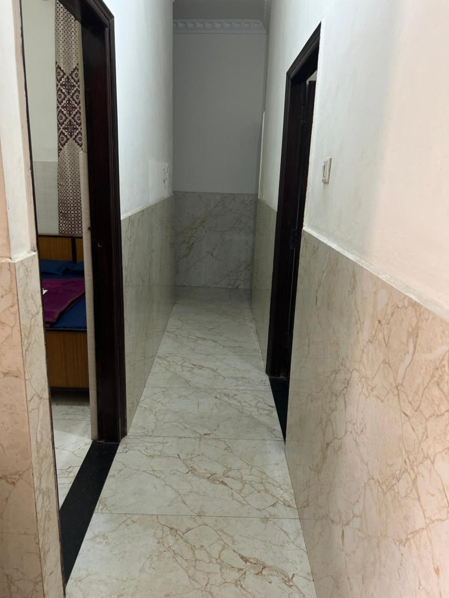 Raja Guest House -- Jalandhar Railway Station -- For Family, Couples, Travellers Екстериор снимка