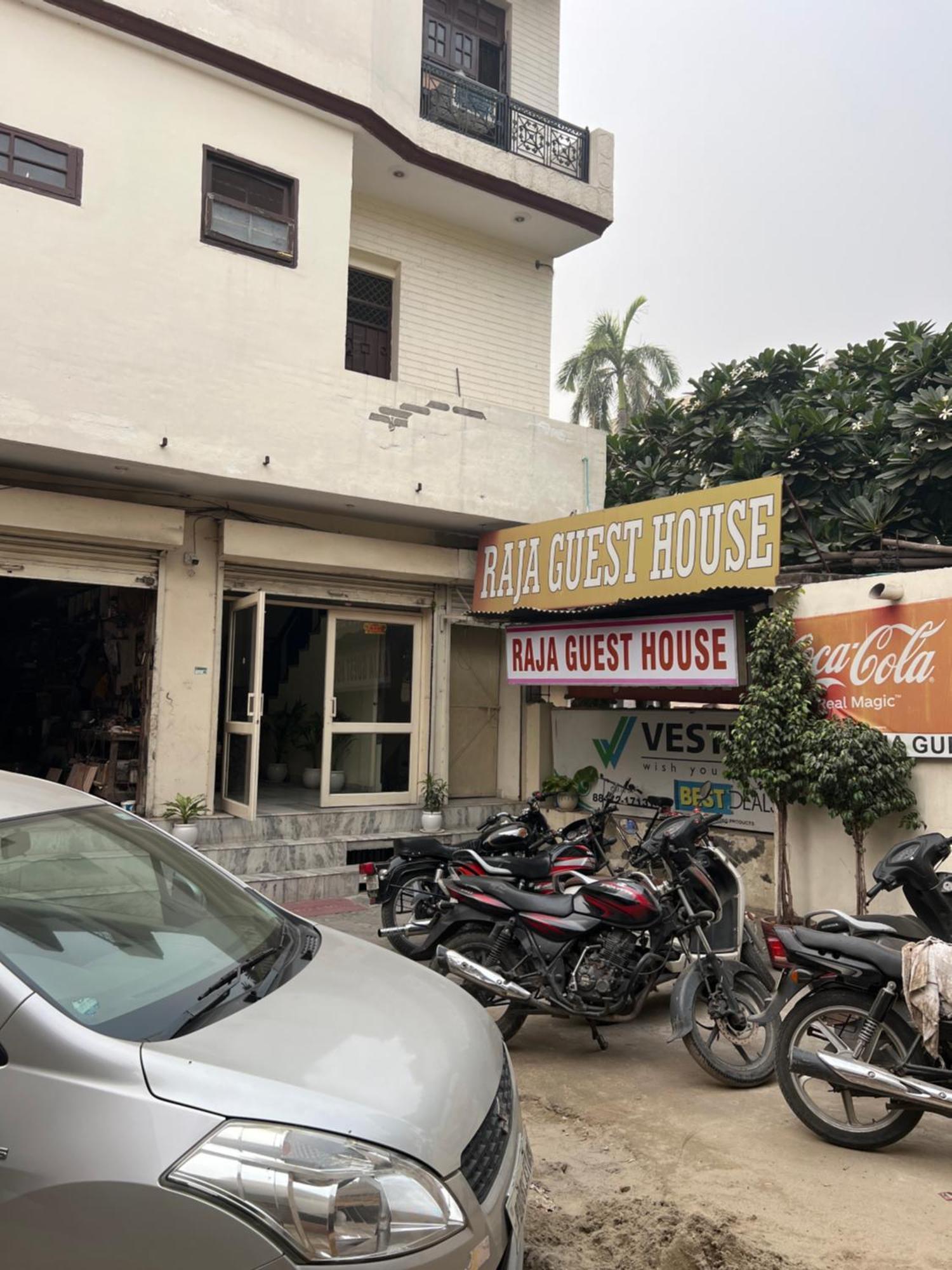 Raja Guest House -- Jalandhar Railway Station -- For Family, Couples, Travellers Екстериор снимка