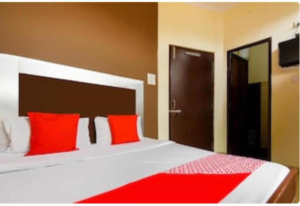 Raja Guest House -- Jalandhar Railway Station -- For Family, Couples, Travellers Екстериор снимка
