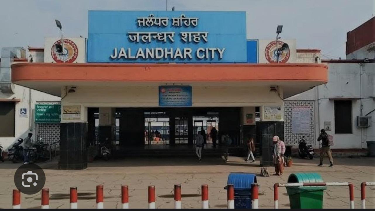 Raja Guest House -- Jalandhar Railway Station -- For Family, Couples, Travellers Екстериор снимка